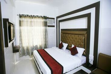 Oyo 17006 Hotel Girnar