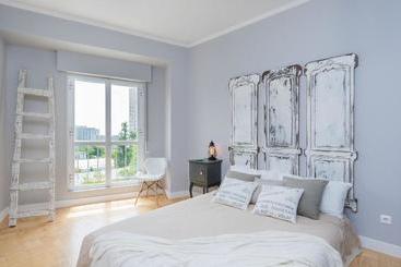 تختخواب و صبحانه Lisbon Airport Guesthouse