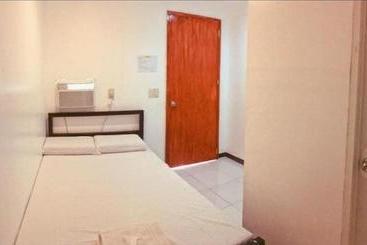 Hotell Wjv Inn Carcar