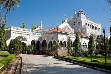 Hotelli Log Inn Plaza By Oyo Rooms