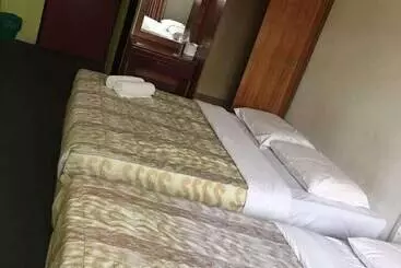 Hotel Pines And Roses