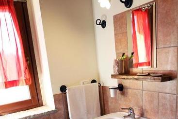 קוטג'' Girfalco Country House