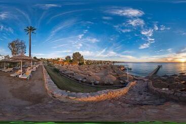 Hotel Xperience Hilltop Beach Resort