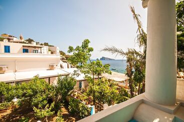 Hotelli Eunymos   Trattoria Da Francesco Panarea