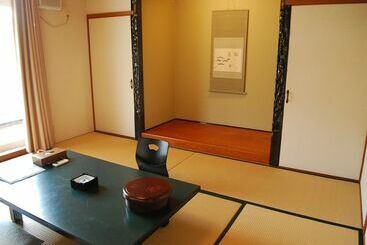 Ryokan Japanese Auberge Matsutsuru