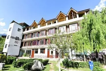 Fabhotel Whispering Wood By Oyo Rooms