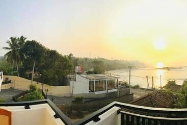 فندق Queens Beach