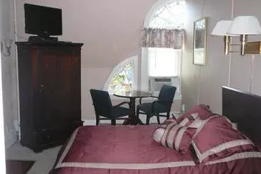 Отель 463 Beacon Street Guest House