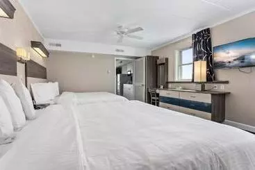 Отель Adventurer Oceanfront Inn