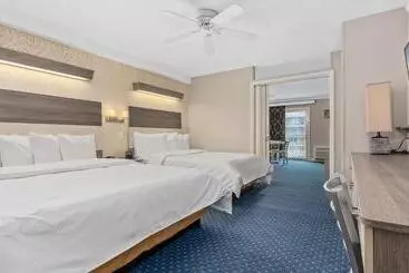 فندق Adventurer Oceanfront Inn