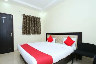 Hotel Shri Radha Isbt By Oyo Rooms