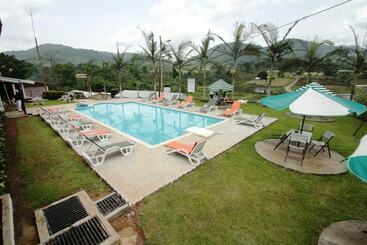 هتل Centre Touristique De Nkolandom