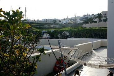 Vakantie-appartementen Theros Villa