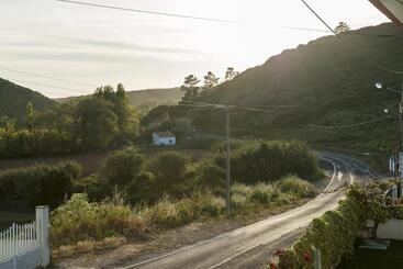 Beachouse Surf, Bed & Breakfast