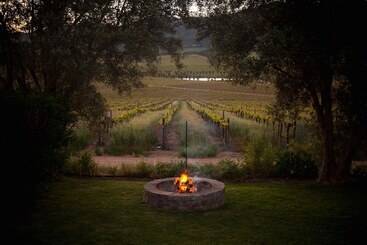 קוטג'' Denneboom Vineyards And Wildlife