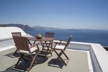 Ianthe Apartments & Villa