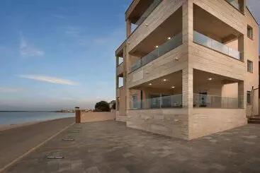 ツーリストアパートメント Apartments Vista Royal