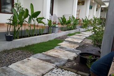 تختخواب و صبحانه Palm Trees Villas