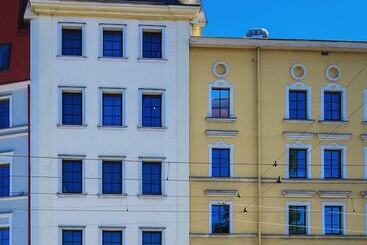 هتل Boogie Aparthouse Old Town