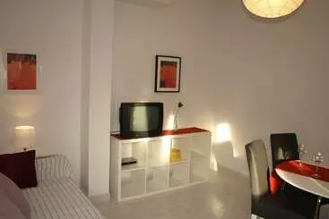 ツーリストアパートメント Apartments Issa