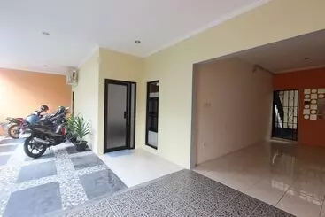 Hotelli Reddoorz Near Upn Jogjakarta