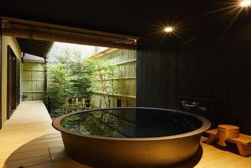 House Rinn Gion Yasakamae