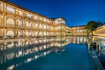 Holiday Resort & Spa A Unit Of S Poddar Group