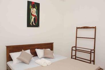 Pensão Weligamage Guest And Rest