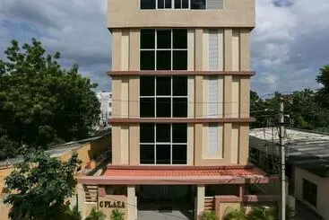 ホテル Treebo C Plaza