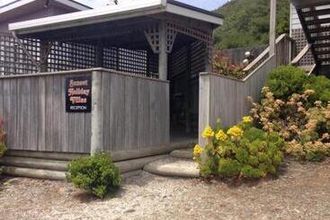 Жильё для туристов Sunset Holiday Villas