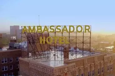 Ambassador Hotel Milwaukee, Trademark Collection By Wyndham