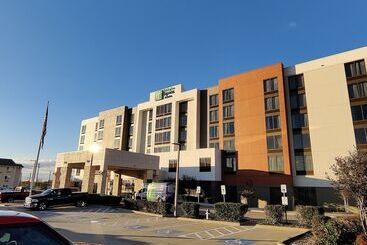 Holiday Inn Express Hotel & Suites Dallas Fort Worth Airport South, An Ihg