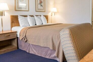 בית מלון כפרי Quality Inn Hudsonville South