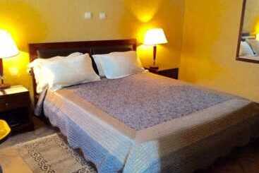 ホテル The Lions Den