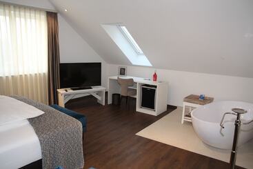 Отель Höll Am Main