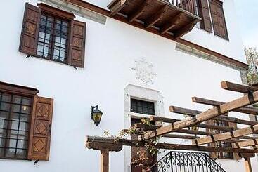 Pensjonat Archontiko Repana   Makrinitsa Stone Retreat