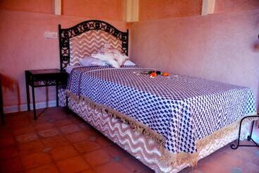 ペンション Latifa House