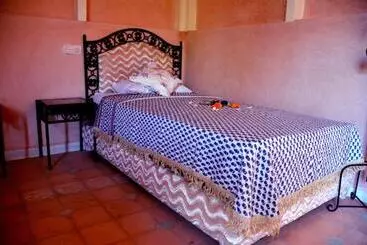 پانسیون Latifa House