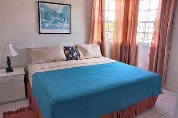 آپارتمانهای توریستها Cumber's Tropical Apartments