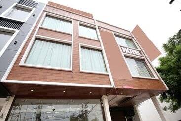 Capital O 17081 Hotel Signia