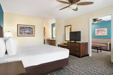 هتل Spark By Hilton Evansville East, In