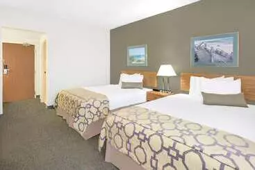 Отель Baymont By Wyndham Janesville