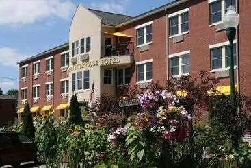 Camden Riverhouse Hotel And Inn