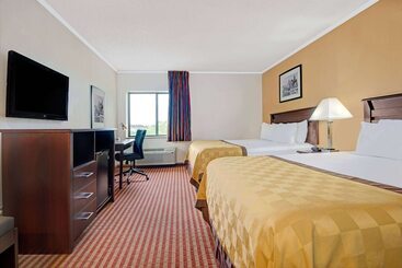 בית מלון כפרי Days Inn & Suites By Wyndham Kansas City Chiefs Arrowhead Stadium