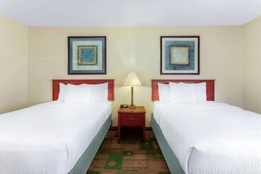 בית מלון כפרי La Quinta Inn By Wyndham Chicago Willowbrook