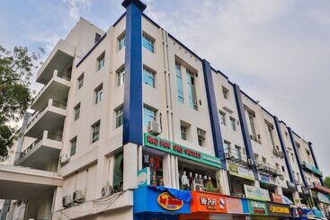 هتل Maple Leaf By Oyo Rooms