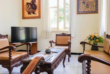 Pansiyon Reddoorz Near Universitas Kristen Satya Wacana