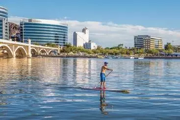 هتل Holiday Inn Express & Suites Phoenix   Tempe, An Ihg