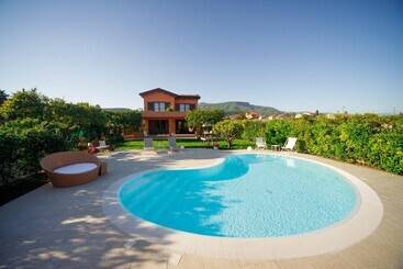 민박 Le Monachelle Luxury