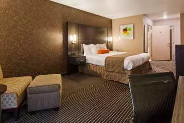 酒店 Best Western Plus Rama Inn & Suites